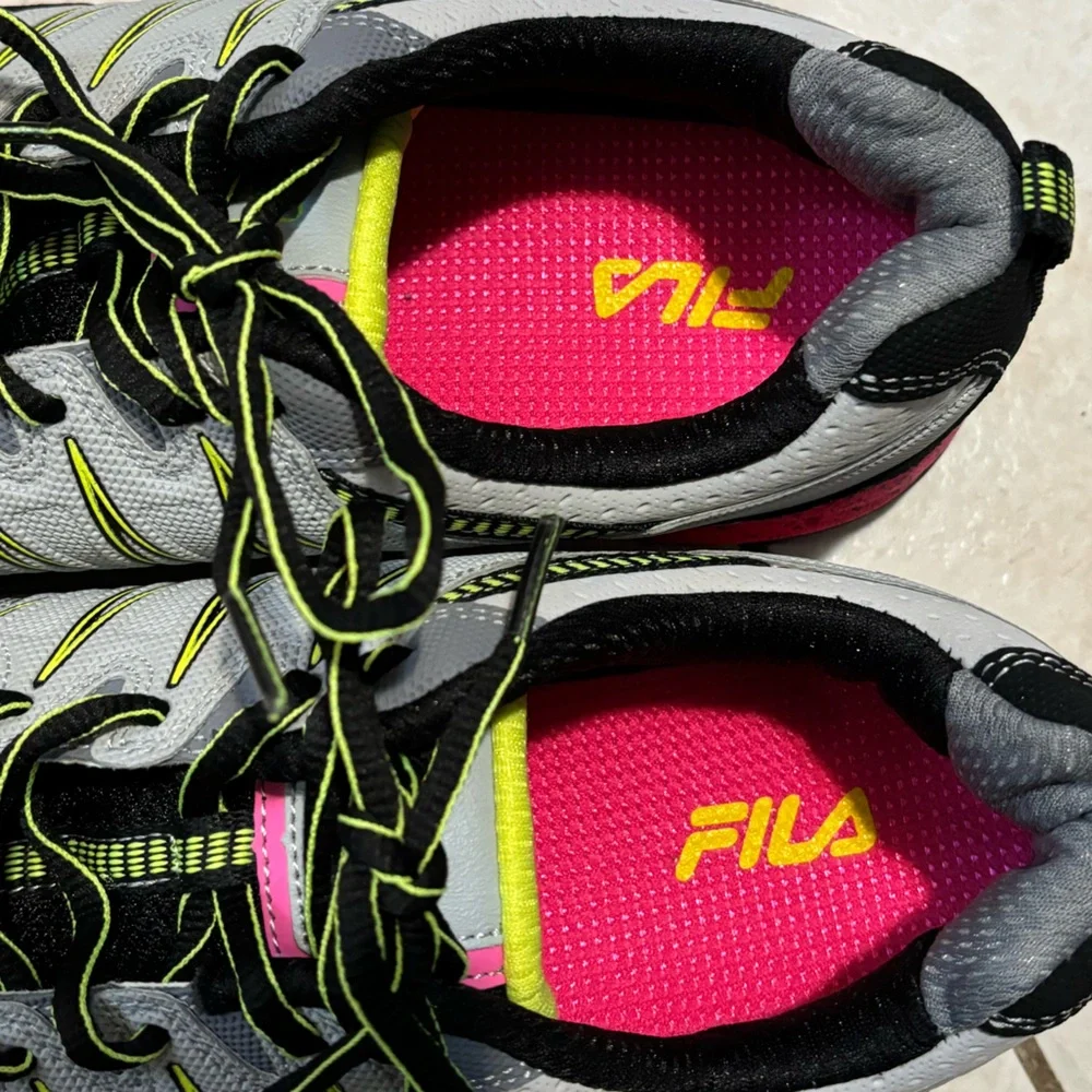 FILA Women's Evergrand Trail Walking Shoes‎ Gray Black Pink Size 9.5